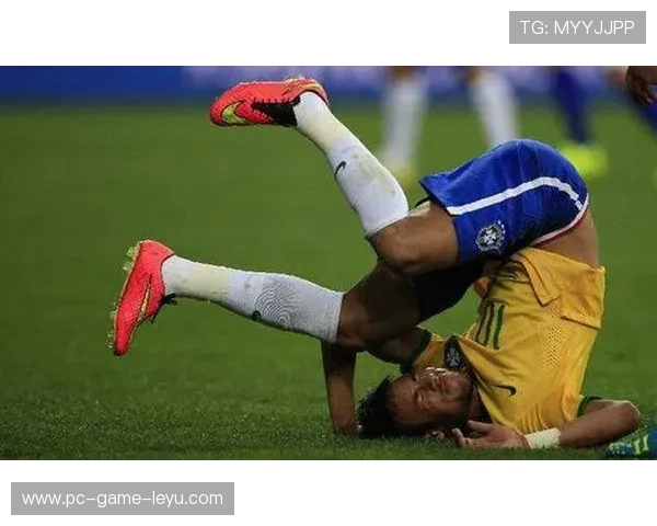 内马尔挑射打中横梁，点燃全场惊呼的瞬间