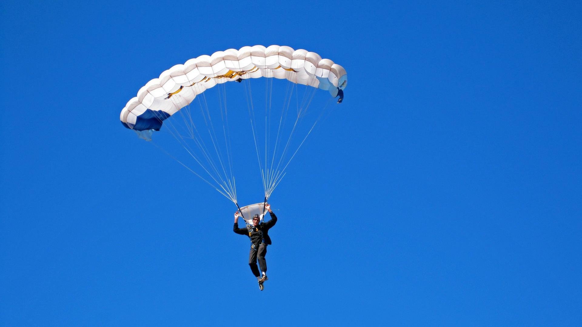 “冲刺时刻！武汉马拉松赛场谁能成就辉煌？”