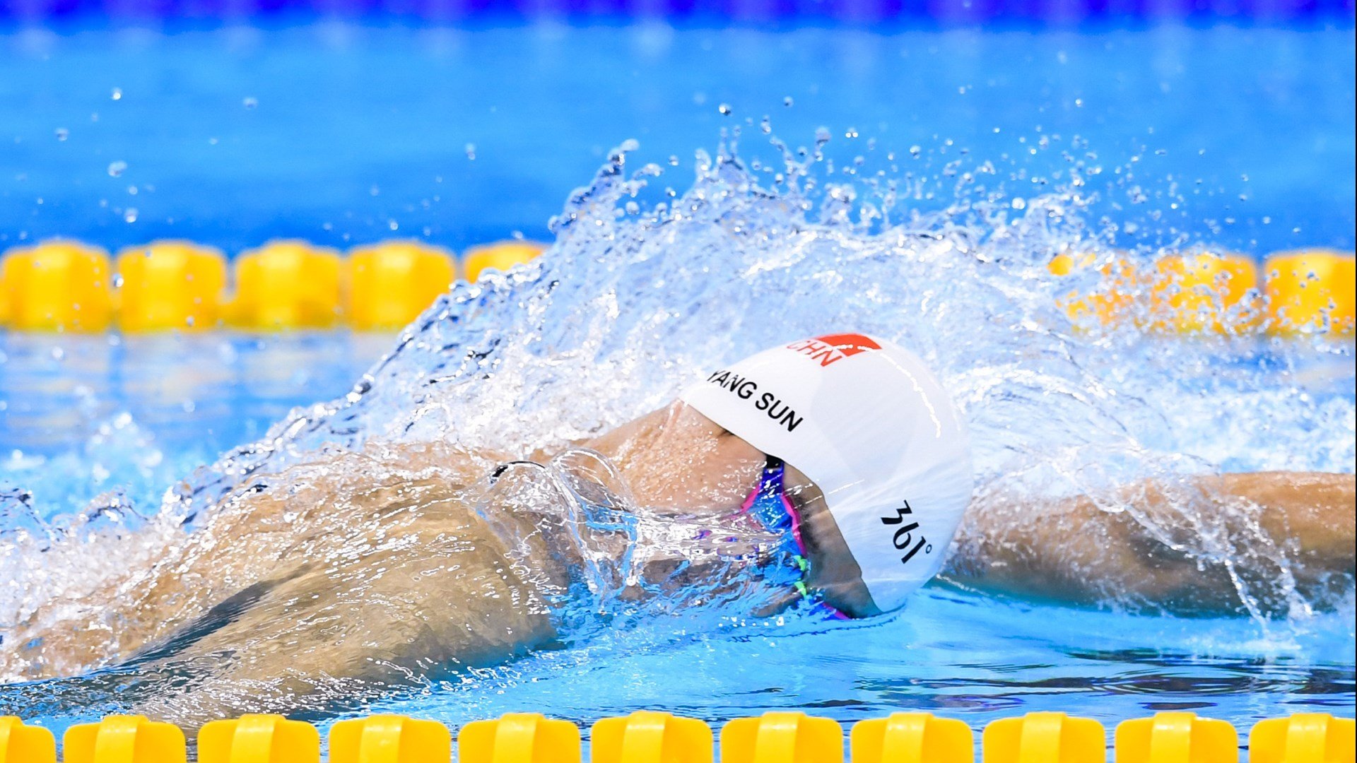 “壁球赛场，快速反击与精准控制：2025世界运动会在高新区全民健身馆激烈上演！”